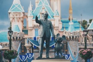 Disneyland Walt Disney Statue
